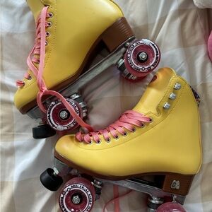 Moxi beach bunny roller skates